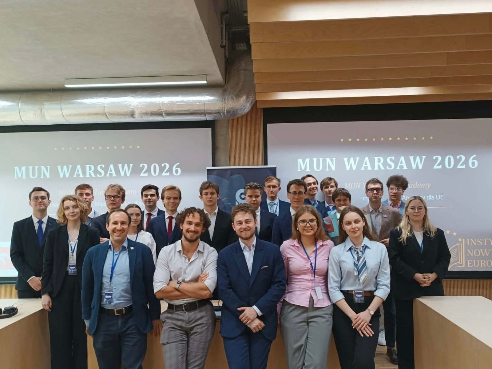 MUN Warsaw 2026, wspólne zdjęcie uczestników i organizatorów